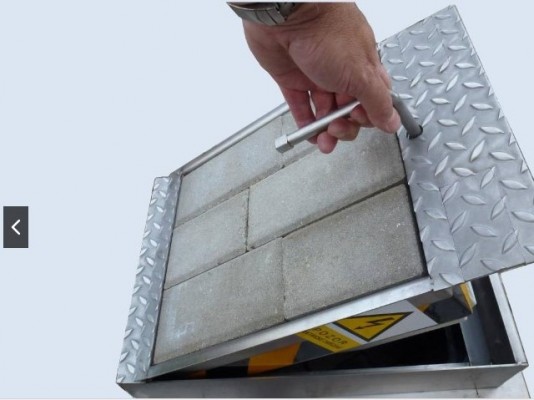 Zapuštěné rozvaděče pro koncerty na náměstí